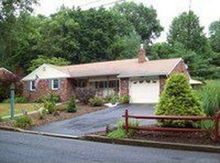 33 Walker Dr, Boyertown, PA 19512
