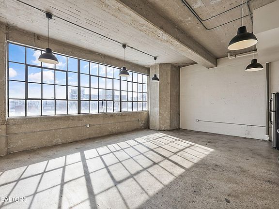 5th image of 200 W Jackson Ave #506