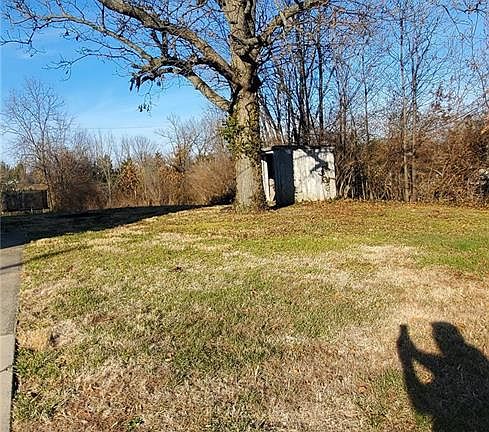 2nd image of 313 Veterans Memorial Pkwy