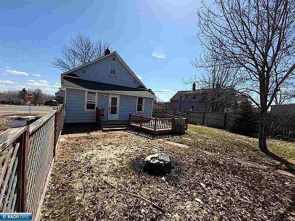 4th image of 702 Broadway St S