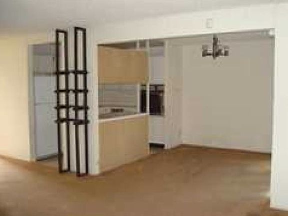 Kitchen Dining Area