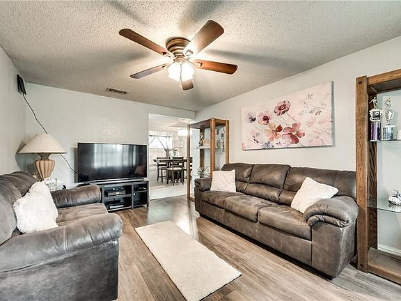 3rd image of 1308 Develon Dr