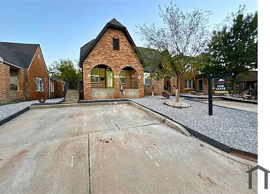 2 bed, 1000 sqft, $1,350 — Photo 1