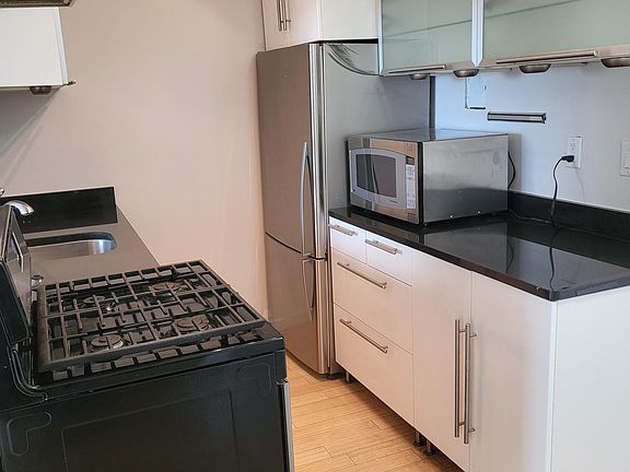 3rd image of 1021 Arlington Blvd APT 1021
