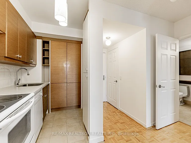 284 Bloor St W #903 — Photo 5