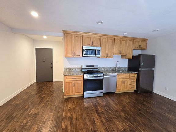5th image of 5245 Bakman Ave APT 10