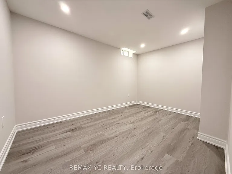 402 Handley Cres #BASEMENT — Photo 5