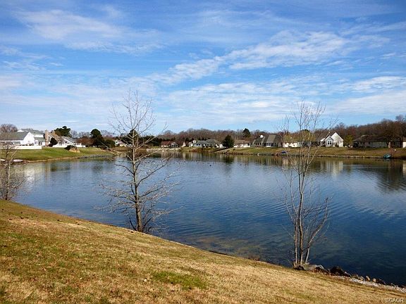 4th image of 127 W Mill Pond Dr