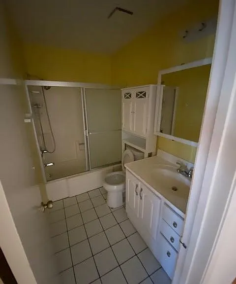 557 E Tujunga Ave #H — Photo 3