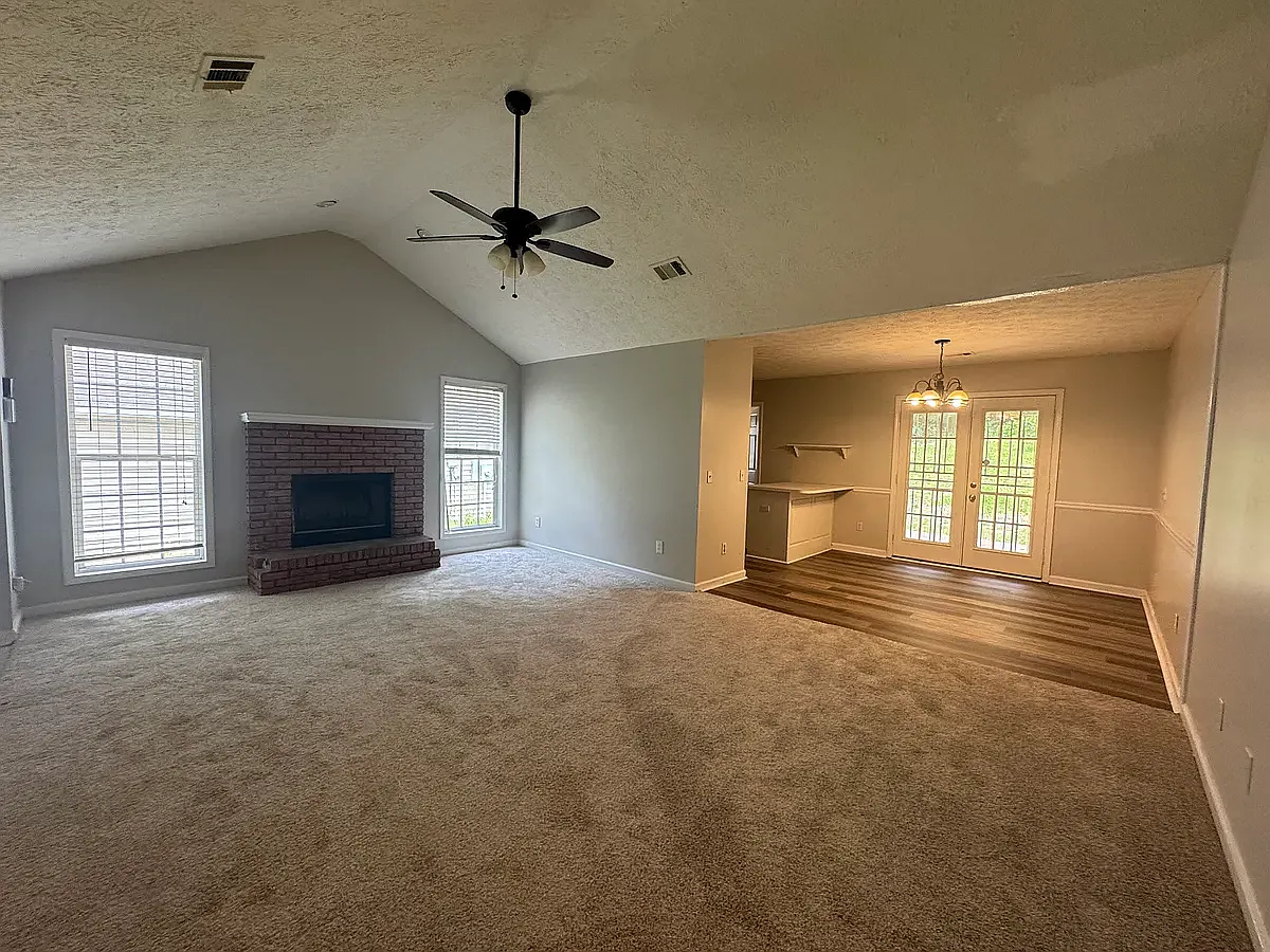 Building Photo - 3634 Fairview Dr