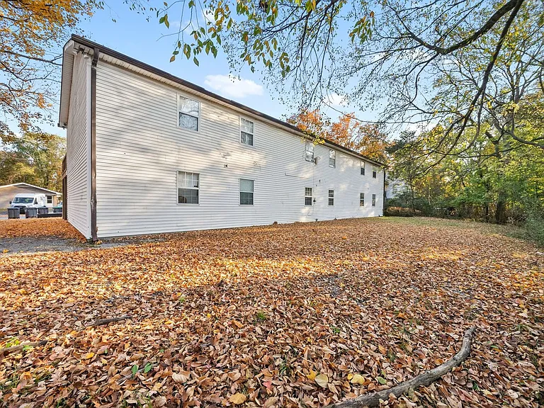 2 Bedroom Pet Friendly Apartment For Rent Near APSU! — Photo 34