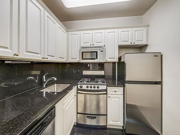 3rd image of 300 E 46th St #A3l