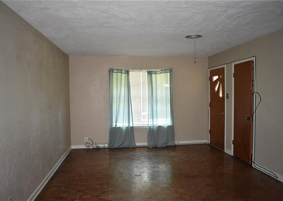 2nd image of 829 Drexel Dr