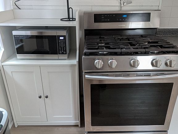 Eat-in kitchen