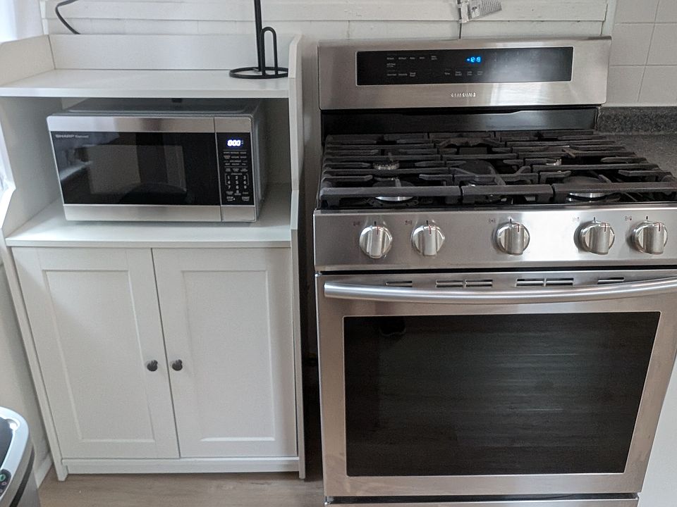 Eat-in kitchen