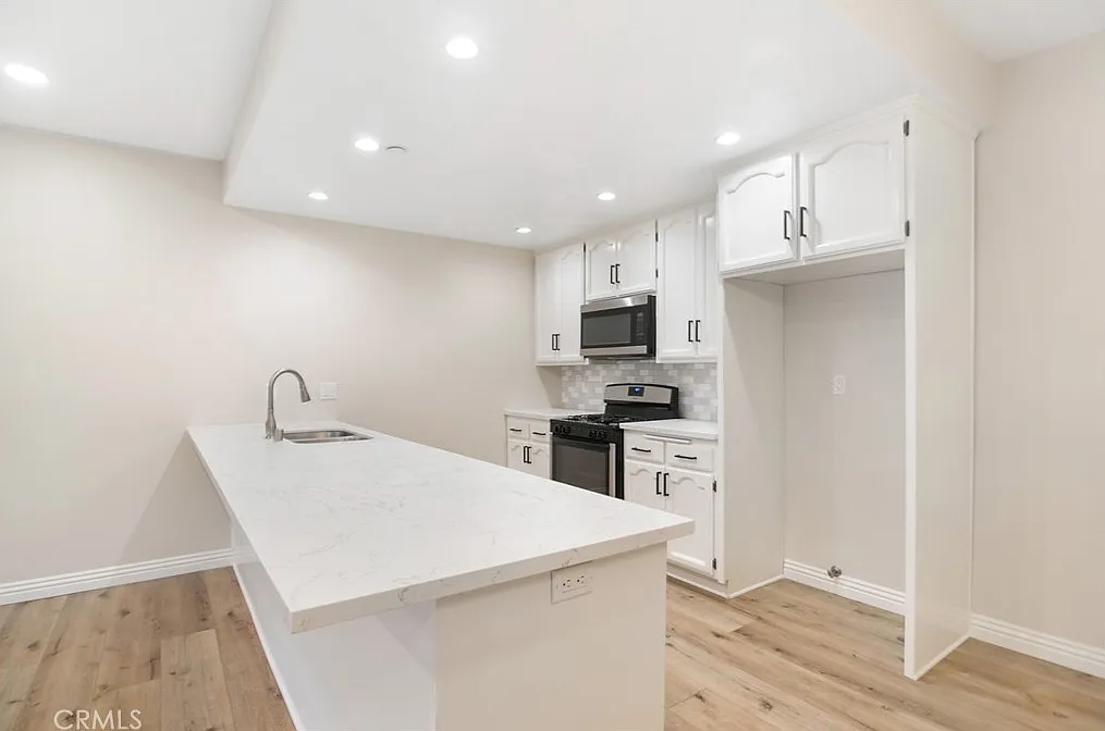 2 bed, 1300 sqft, $3,000 — Photo 4