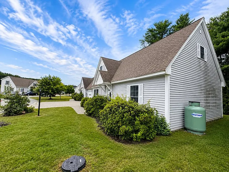 8 Pebble Ln — Photo 30