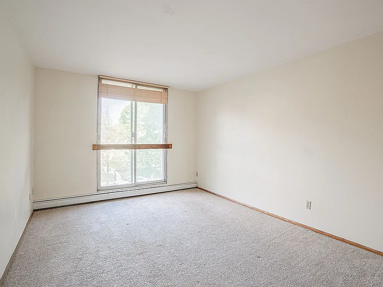 3055 N Oakland Ave — Photo 25