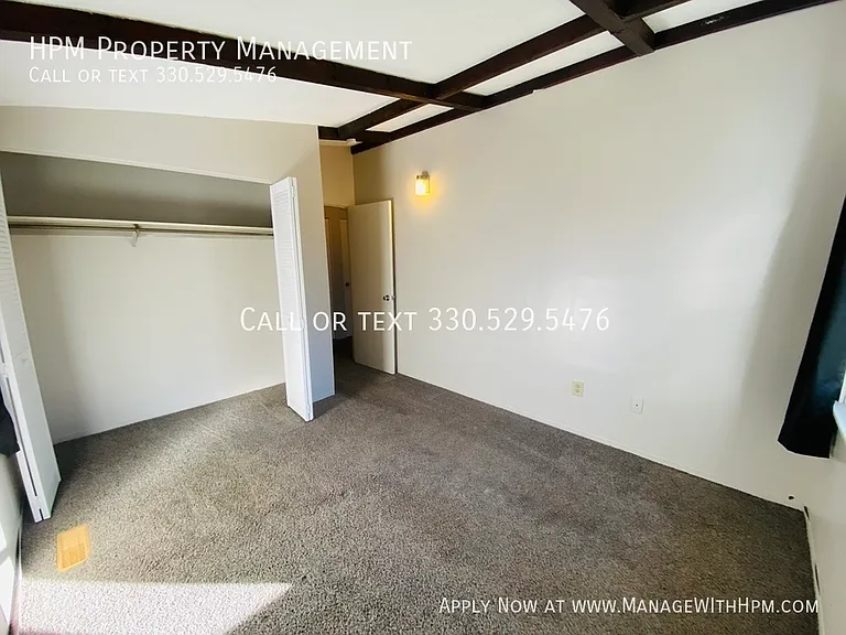 511 Wrexham Ave SW — Photo 11
