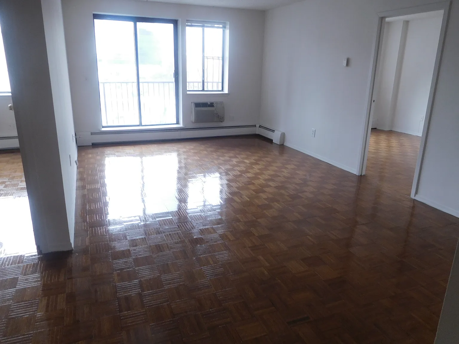 2 bed, 900 sqft, $3,100 — Photo 2