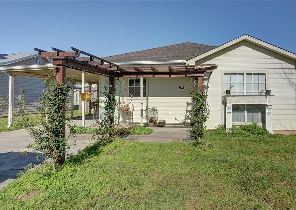 Front view There is a covered carport and a long driveway