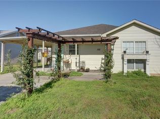 105 Marburger St, Smithville, TX 78957