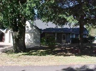 375 Walnut Hill Dr, Paris, TX 75462