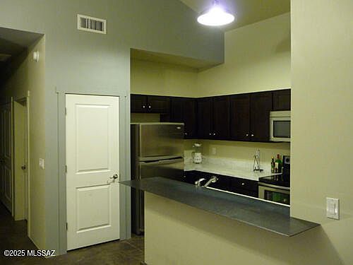4th image of 110 E 4th St