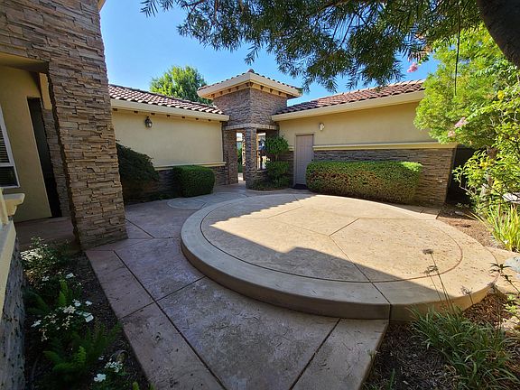 3rd image of 806 Royal Troon Pl