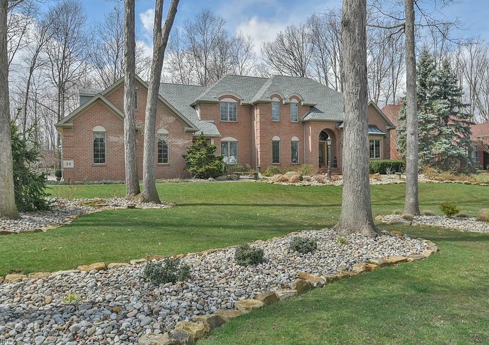 1st image of 34 Oakmont Ct