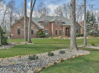 34 Oakmont Ct, Canfield, OH