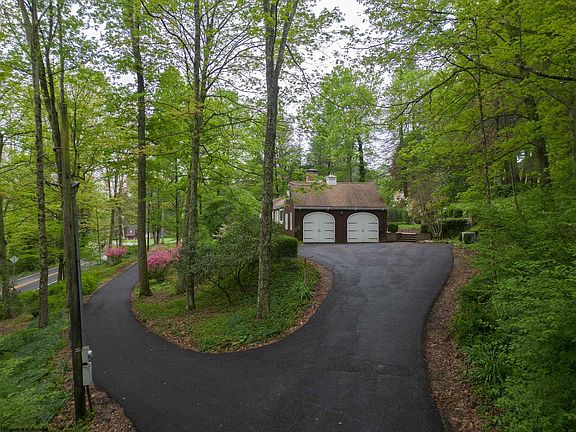 5th image of 1570 Country Club Rd