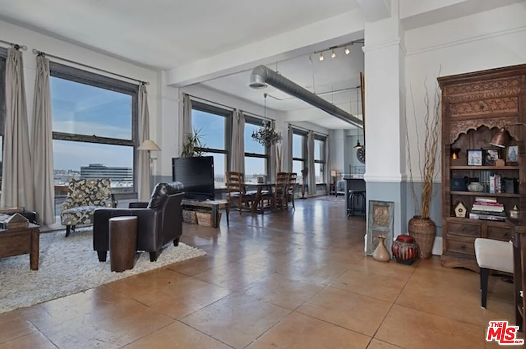 1 bed, 1.0 bath, 1200 sqft, $3,200 — Photo 3