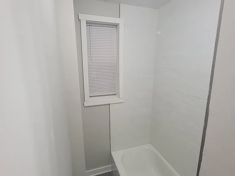 218 Duncan Ave #304 — Photo 7