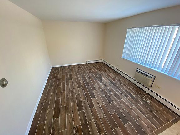 5th image of 935 South Blvd APT 201