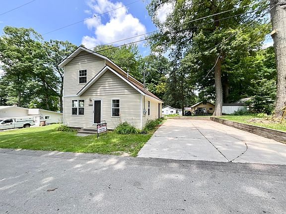 2nd image of 12763 Gillman St NE