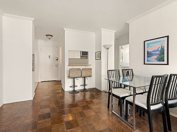 2nd image of 2025 Broadway APT 8E