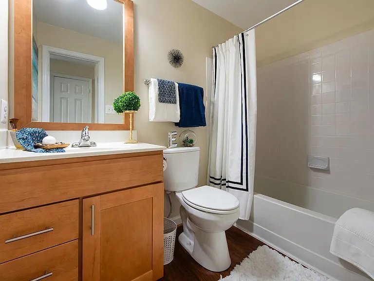 Elms Kingstowne — Photo 18