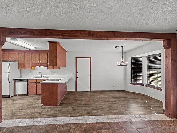 5th image of 309 Blossom Dr