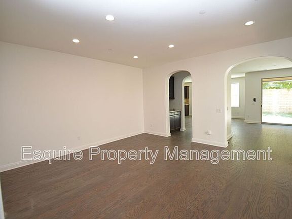 5th image of 527 Elm Cottage Ct