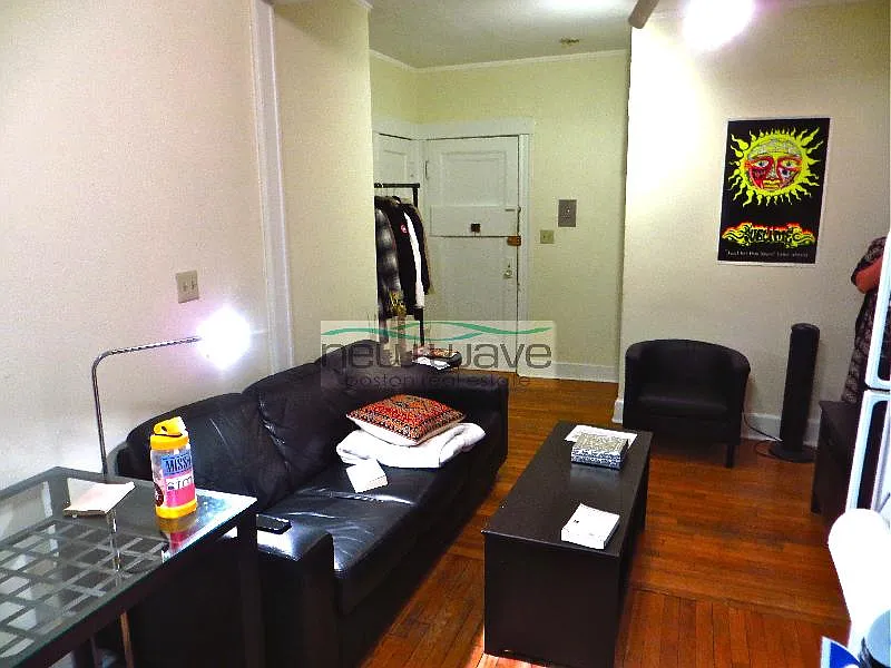 2 bed, 750 sqft, $3,350 — Photo 1