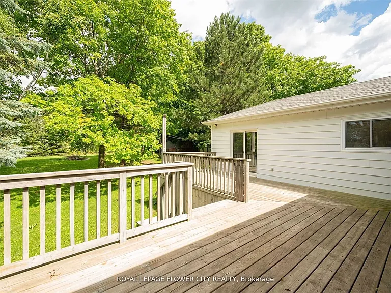 5263 Trafalgar Rd — Photo 31
