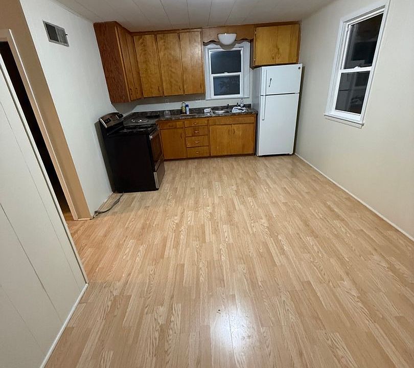 1st image of 106 Cherry St