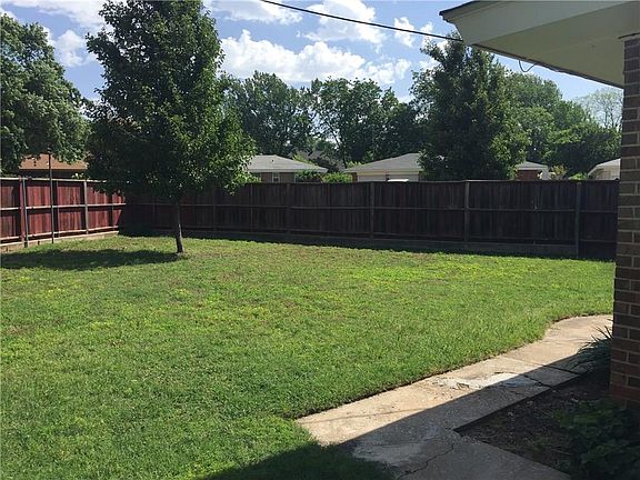 4th image of 4820 Leslie Dr