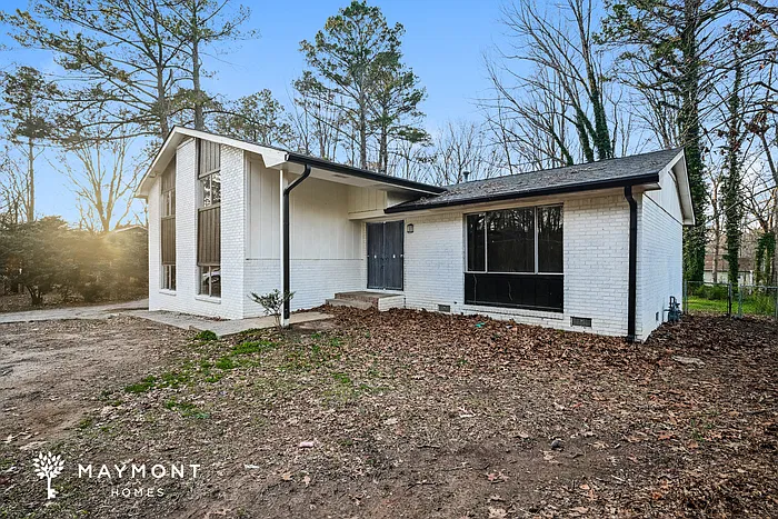 4 bed, 2.5 bath, 2002 sqft, $2,045 — Photo 2