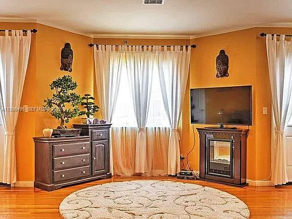 3 bed, 2.0 bath, 1700 sqft, $4,750 — Photo 3