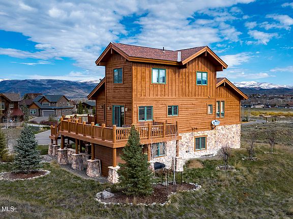 3rd image of 724 Saddle Ridge Circle