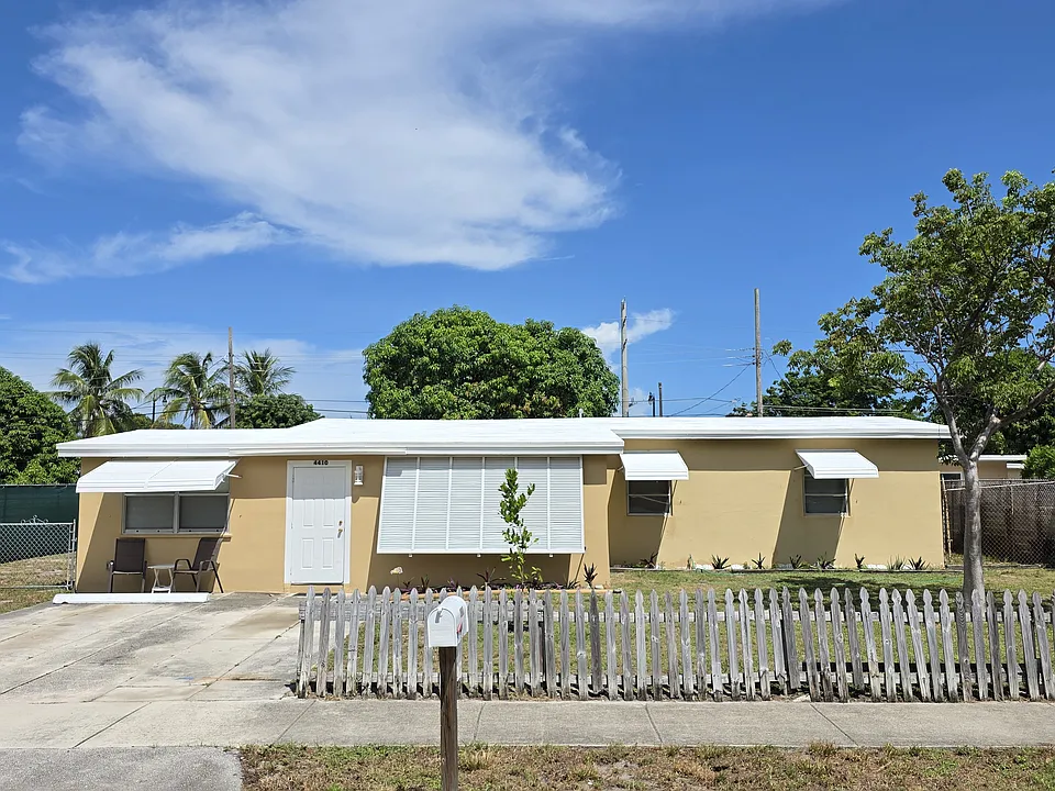 4410 NE 14th Ter
