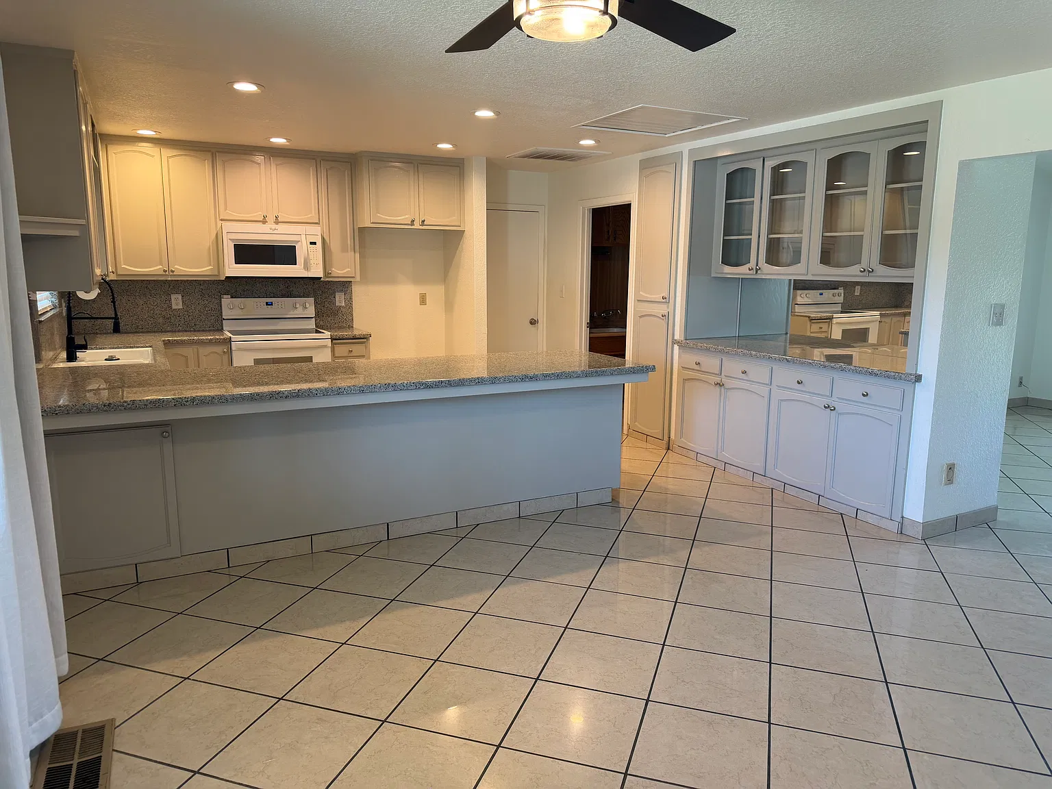 2 bed, 1597 sqft, $2,250 — Photo 3