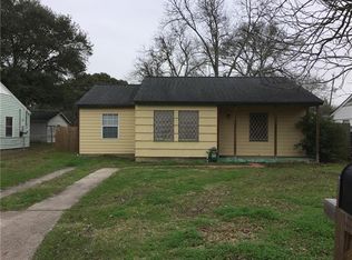 613 Lorrain St, Angleton, TX 77515